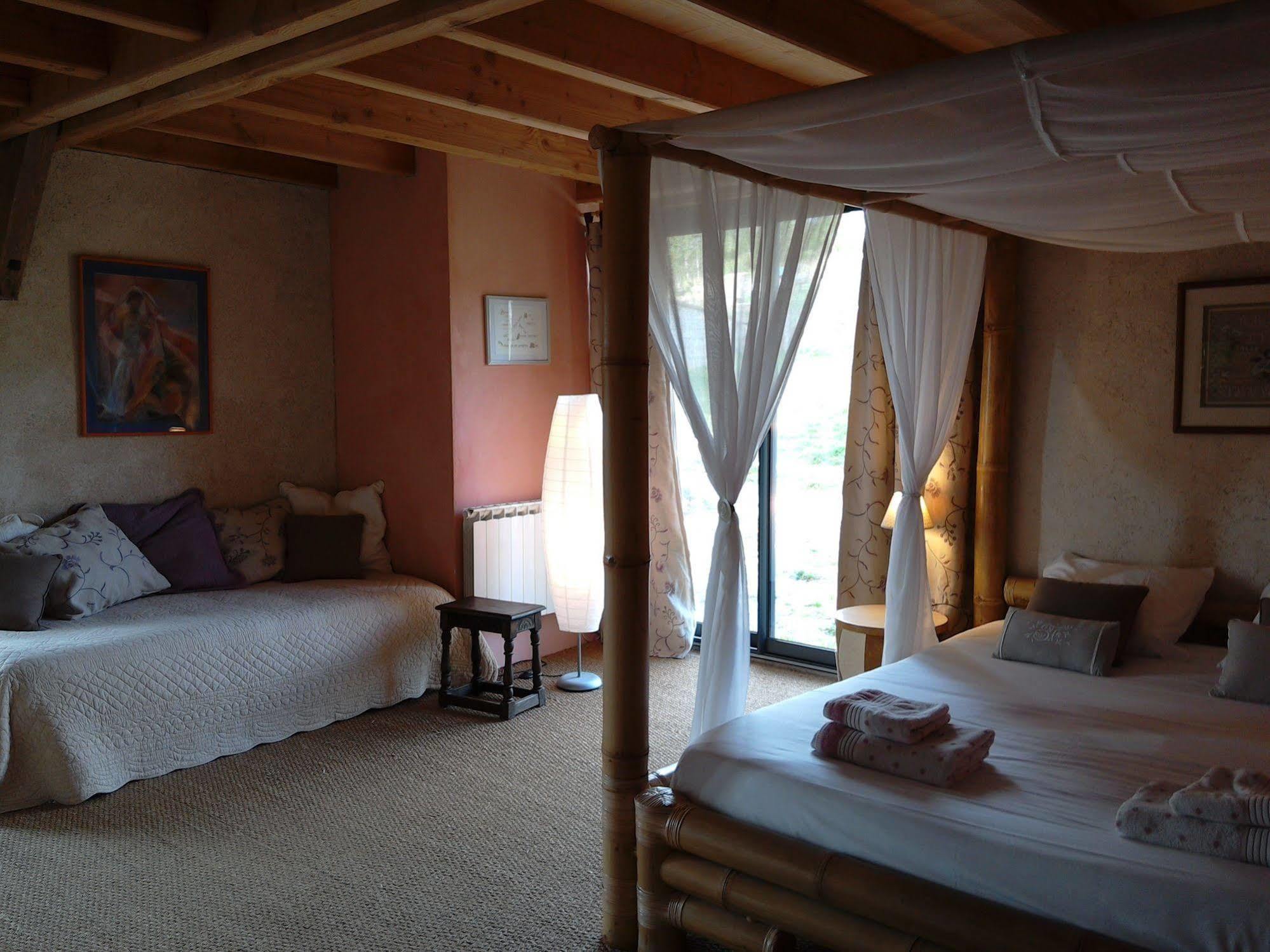 Bed and Breakfast Bout De Cote Lacam-dʼOurcet Esterno foto